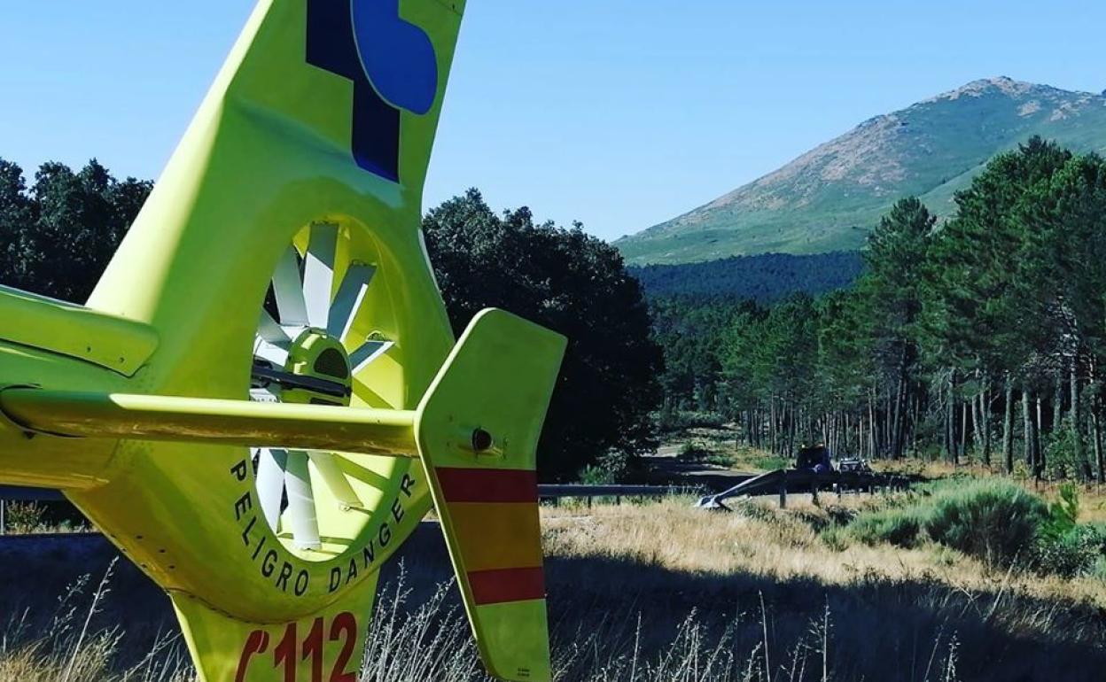 Evacuado en helicóptero un ciclista tras golpearse con un animal y caer